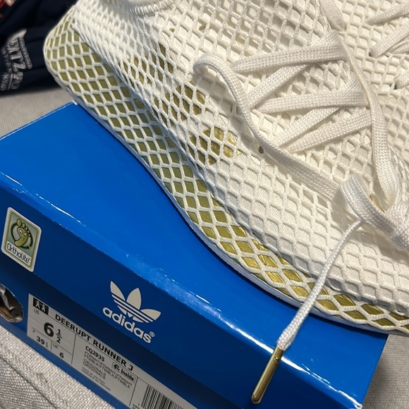 NWT! In box Adidas Deerupt Runner - Picture 3 of 6